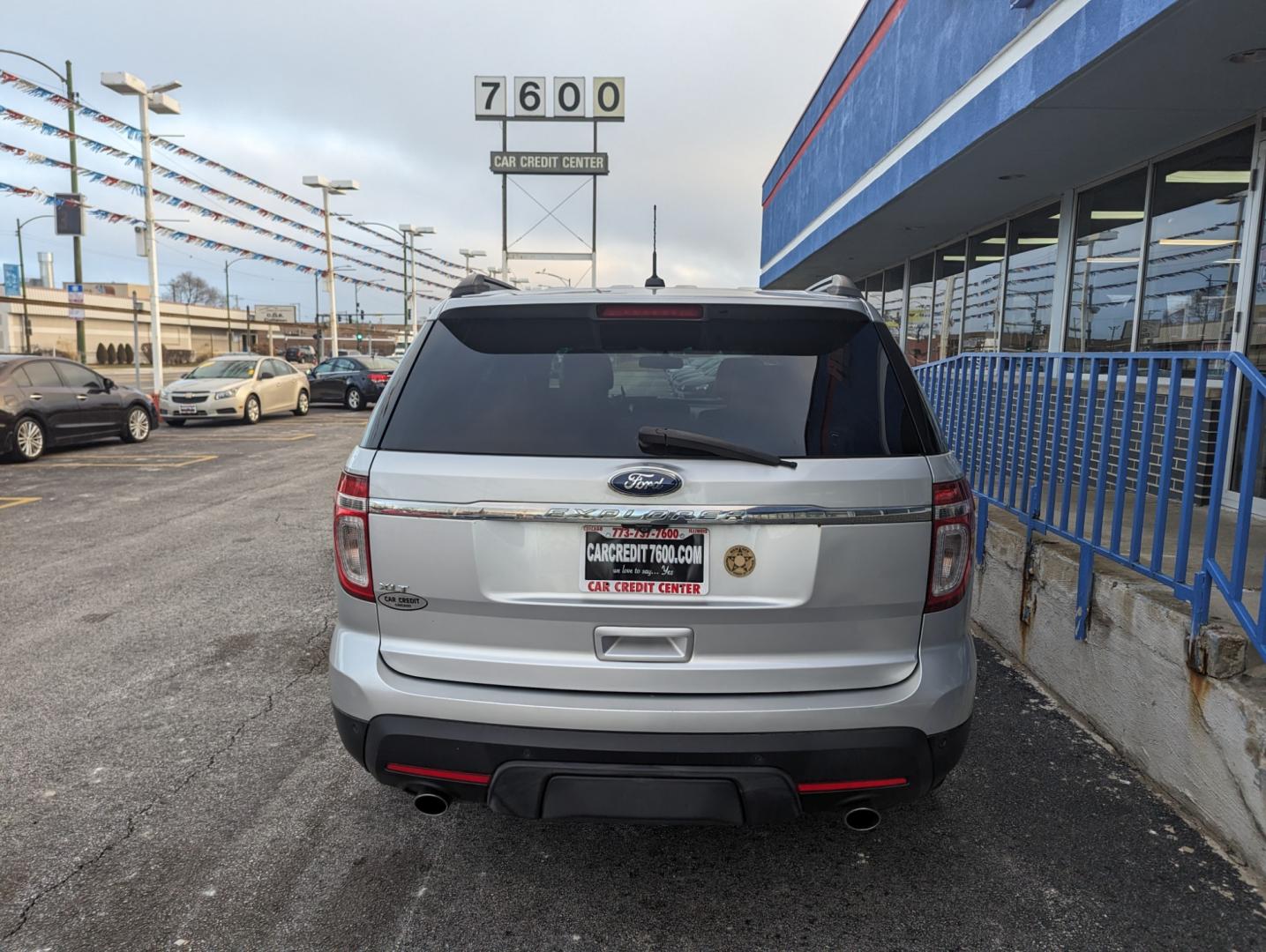 2012 SILVER Ford Explorer XLT FWD (1FMHK7D82CG) with an 3.5L V6 DOHC 24V engine, 6-Speed Automatic transmission, located at 7600 S Western Ave., Chicago, IL, 60620, (773) 918-3980, 0.000000, 0.000000 - Photo#3